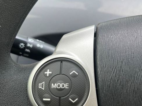 Used 2015 Toyota Prius Two FWD image 40