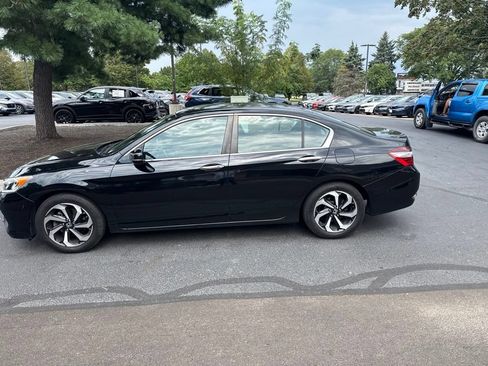 Used 2017 Honda Accord EX image 9
