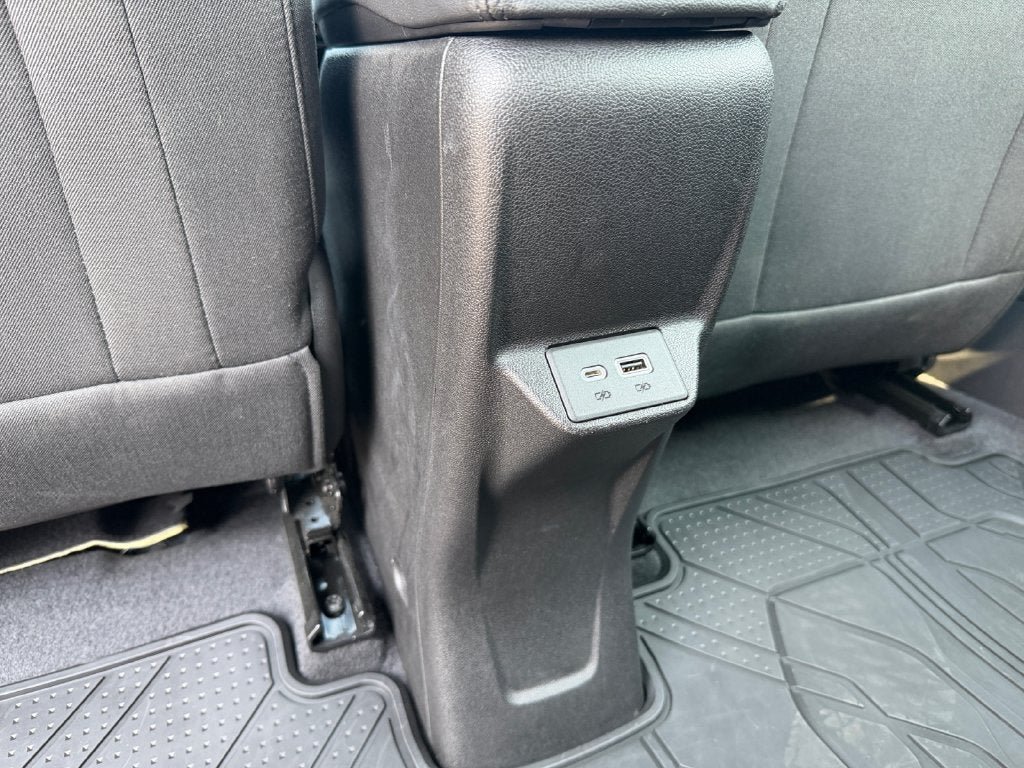 Used 2023 Chevrolet Bolt EUV LT FWD image 33