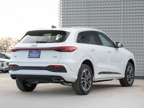 Certified 2025 Audi Q5 Premium Plus w/ Premium Plus image 4