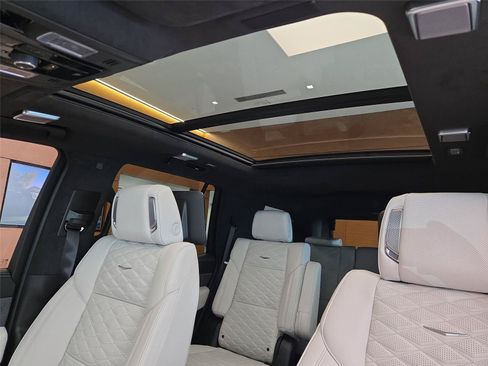New 2026 Cadillac Escalade Platinum Sport w/ LPO, ONYX Package AWD/4WD image 9
