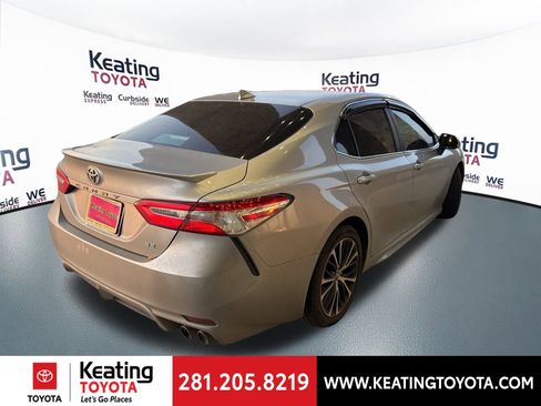 Used 2020 Toyota Camry SE image 3