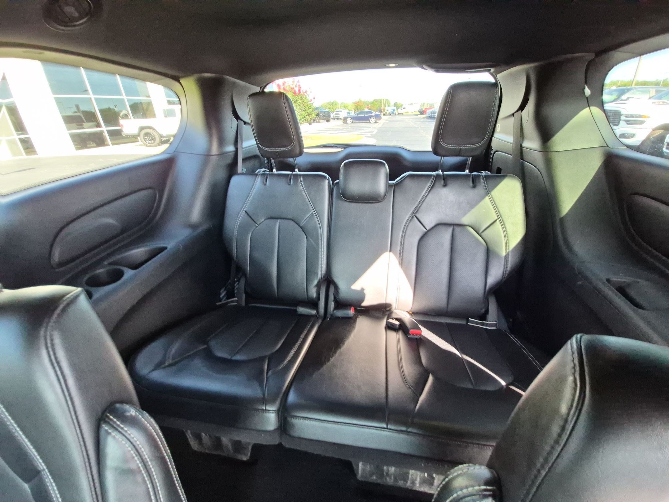 Used 2025 Chrysler Pacifica Select FWD image 18