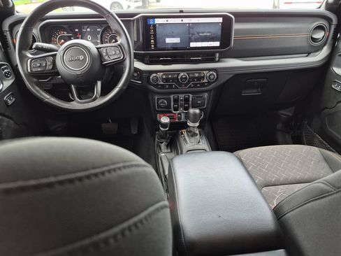 Used 2024 Jeep Gladiator Mojave w/ Safety Group AWD/4WD image 16