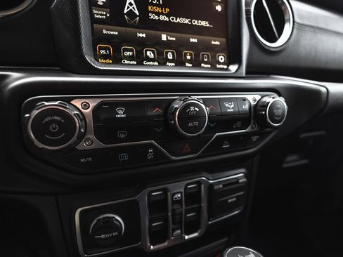 Used 2023 Jeep Wrangler Unlimited Sahara AWD/4WD image 16