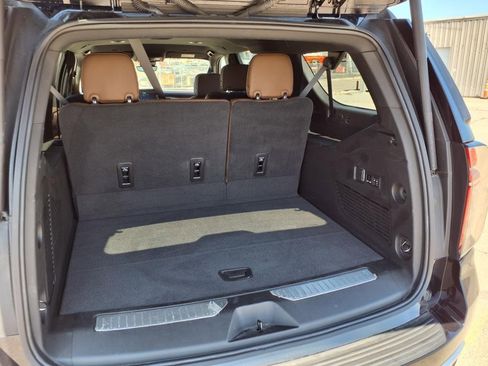 Used 2024 Chevrolet Suburban High Country image 18