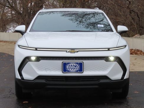 New 2026 Chevrolet Equinox EV LT image 16