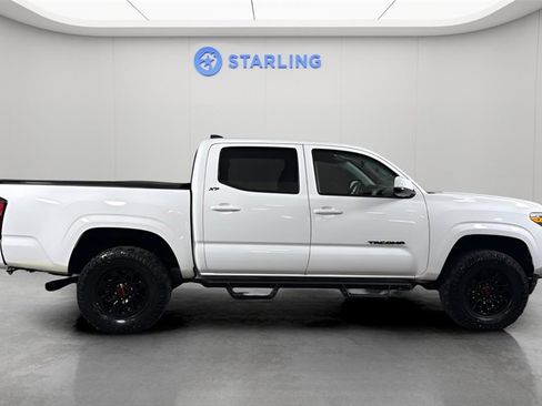 Used 2022 Toyota Tacoma SR image 11