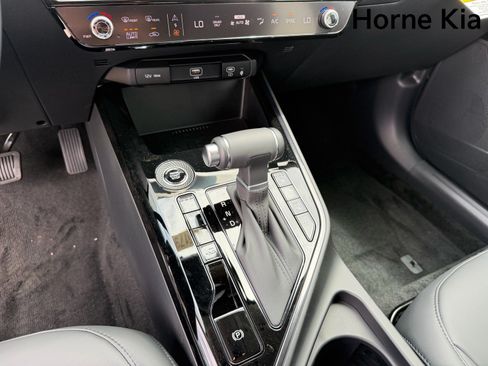 New 2026 Kia Niro EX FWD image 17