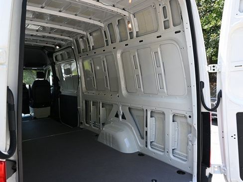 Used 2025 Mercedes-Benz Sprinter 2500 image 30