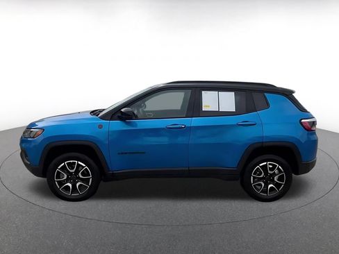 Used 2025 Jeep Compass Trailhawk AWD/4WD image 10