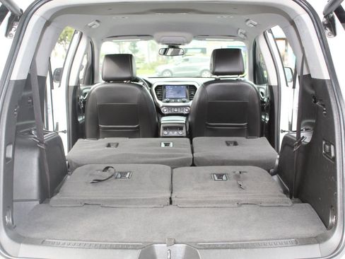 Used 2023 GMC Acadia SLT image 15