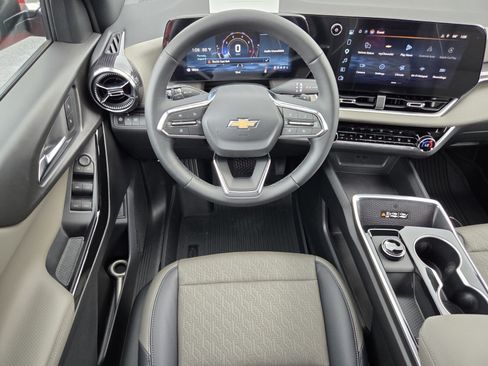 New 2027 Chevrolet Equinox LT w/ Convenience Package II FWD image 9