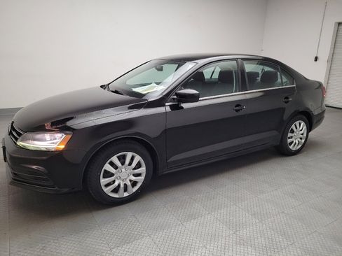 Used 2017 Volkswagen Jetta S image 2