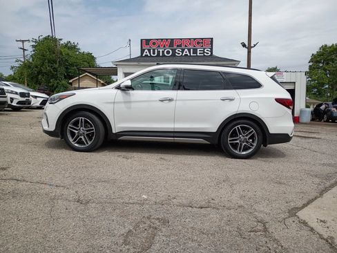 Used 2017 Hyundai Santa Fe Limited FWD image 2
