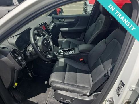 Certified 2025 Volvo XC40 B5 Plus image 2