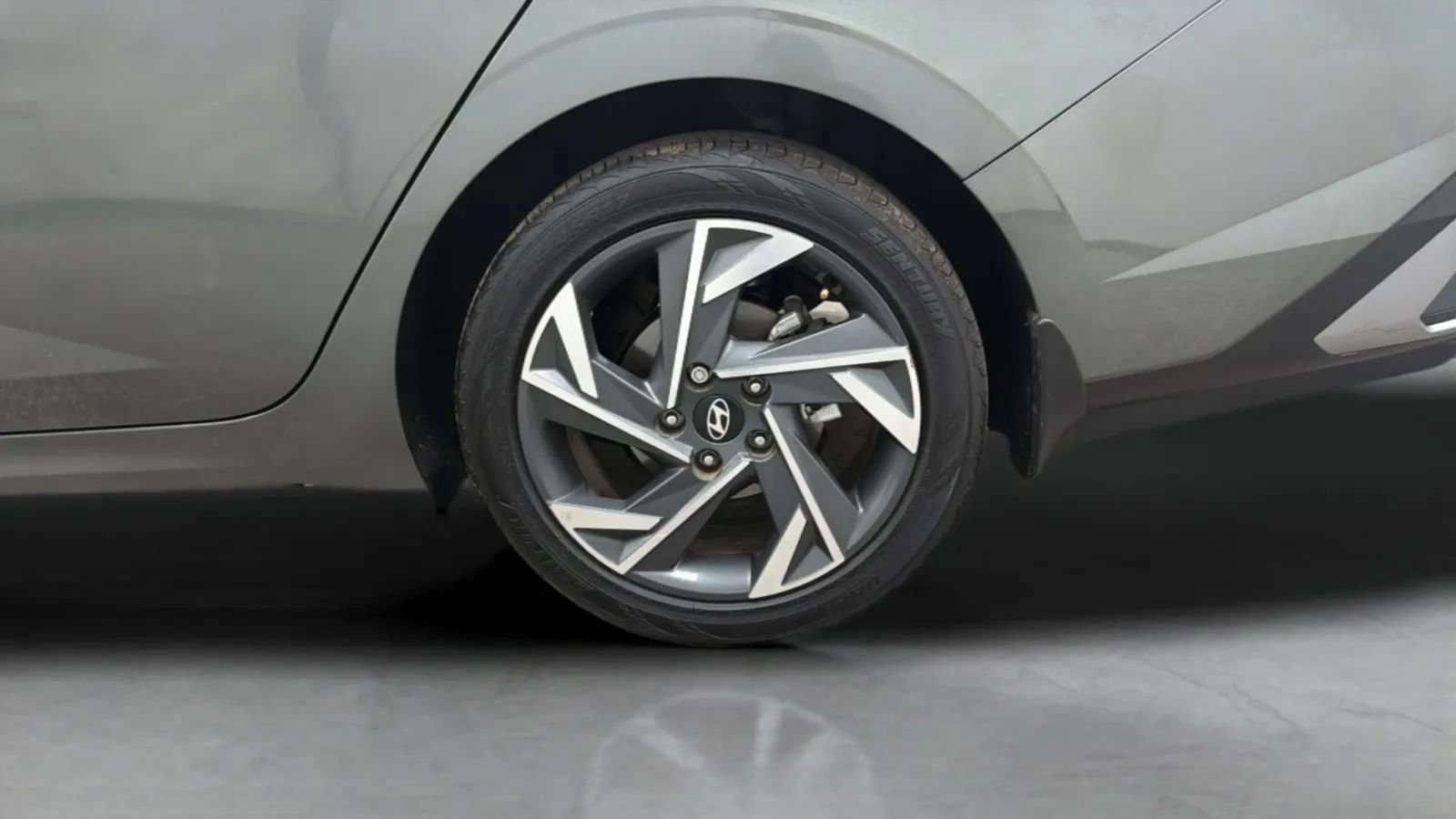 Used 2025 Hyundai Elantra Sport FWD image 27