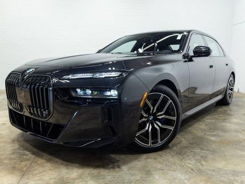 Used 2025 BMW 760i xDrive w/ Executive Package AWD/4WD image 8