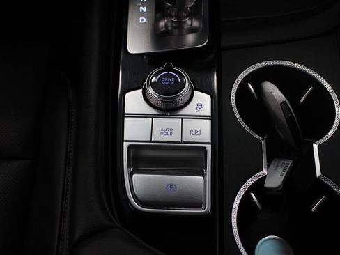 Used 2025 Genesis G70 2.5T RWD image 26