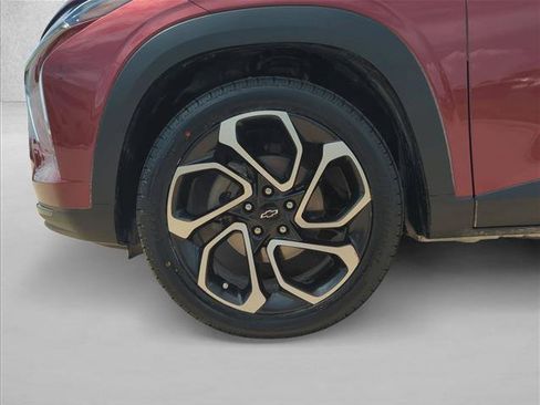 Used 2025 Chevrolet Trax RS w/ Sunroof Package FWD image 22