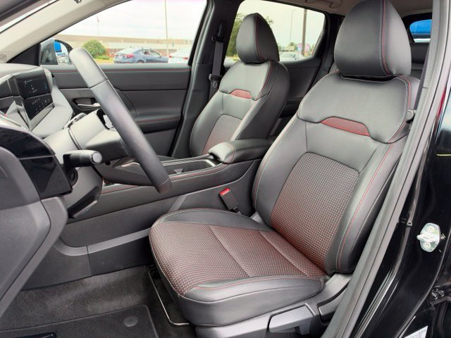 Used 2026 Nissan Kicks SR w/ Cold Weather Package AWD/4WD image 19