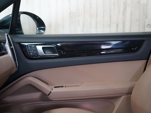 Used 2020 Porsche Cayenne image 33