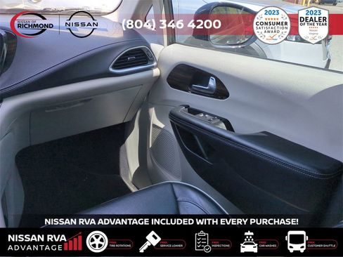 Used 2023 Chrysler Pacifica Limited image 17
