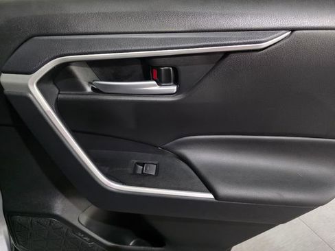 Used 2025 Toyota RAV4 XLE AWD/4WD image 12