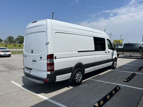 Used 2011 Mercedes-Benz Sprinter 2500 image 3