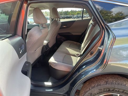 Used 2024 Toyota Venza LE image 12