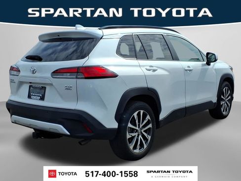 Used 2022 Toyota Corolla Cross XLE w/ Convenience Package AWD/4WD image 7