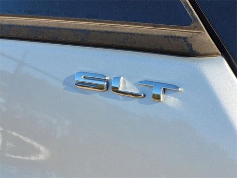 Used 2022 GMC Terrain SLT image 8