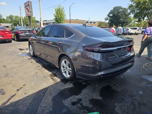 Used 2018 Ford Fusion SE FWD image 8