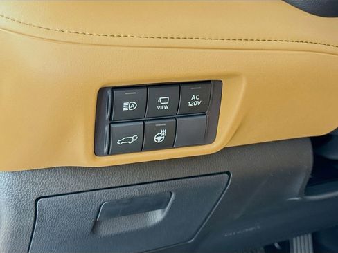 New 2026 Toyota Highlander Platinum AWD/4WD image 10