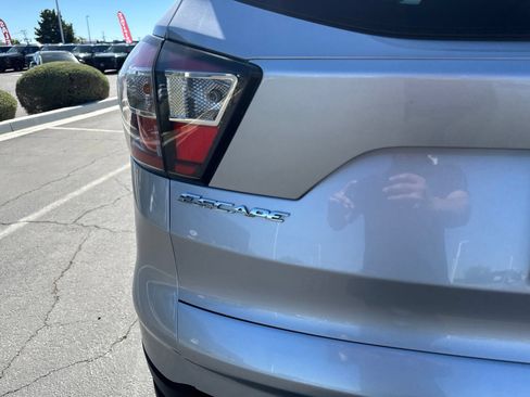 Used 2017 Ford Escape SE AWD/4WD image 10
