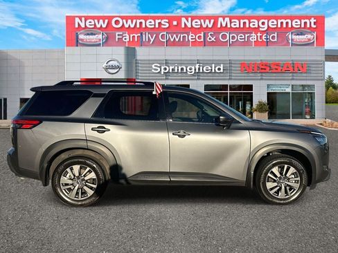 Certified 2024 Nissan Pathfinder SV w/ Black Appearance Package image 4