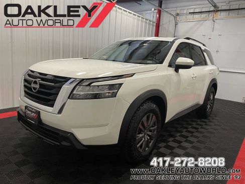 Used 2022 Nissan Pathfinder SV w/ SV Premium Package AWD/4WD image 1