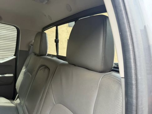 Used 2017 Nissan Frontier SL AWD/4WD image 32