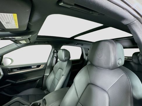 Certified 2024 Porsche Cayenne AWD/4WD image 14