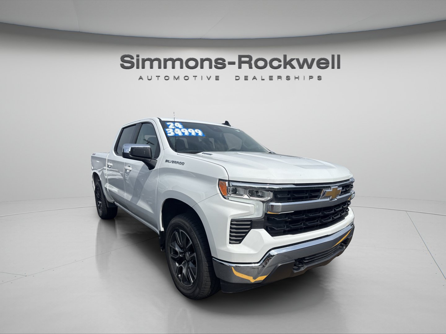 Used 2024 Chevrolet Silverado 1500 LT AWD/4WD image 5