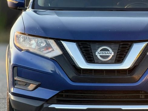 Used 2017 Nissan Rogue SV FWD image 11