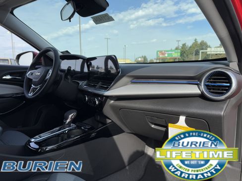 New 2026 Chevrolet Trax LT w/ Driver Confidence Package image 18