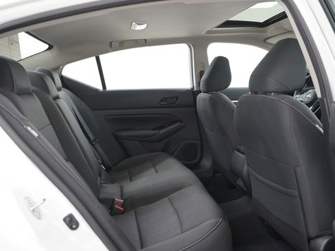 Used 2023 Nissan Altima 2.5 SV w/ SV Premium Package image 11