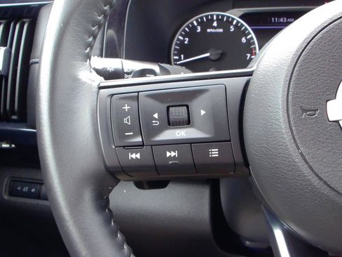 Used 2025 Nissan Pathfinder SV AWD/4WD image 17