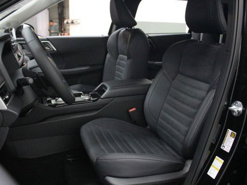 New 2026 Mitsubishi Outlander SE FWD image 7