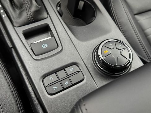 New 2025 Ford Ranger Lariat w/ Black Appearance Package image 38