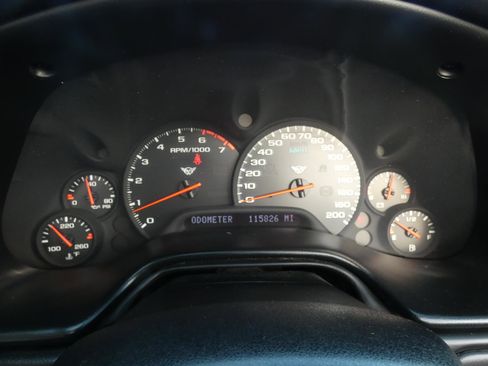 Used 2000 Chevrolet Corvette Convertible w/ Performance Handling Pkg image 17