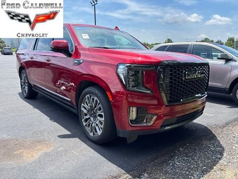 Used 2023 GMC Yukon XL Denali Ultimate w/ LPO, Floor Liner Package AWD/4WD image 3