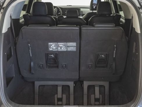Used 2024 Kia Carnival LX FWD image 32