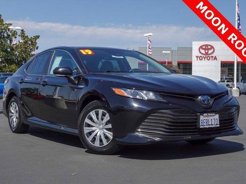 Certified 2019 Toyota Camry LE image 4
